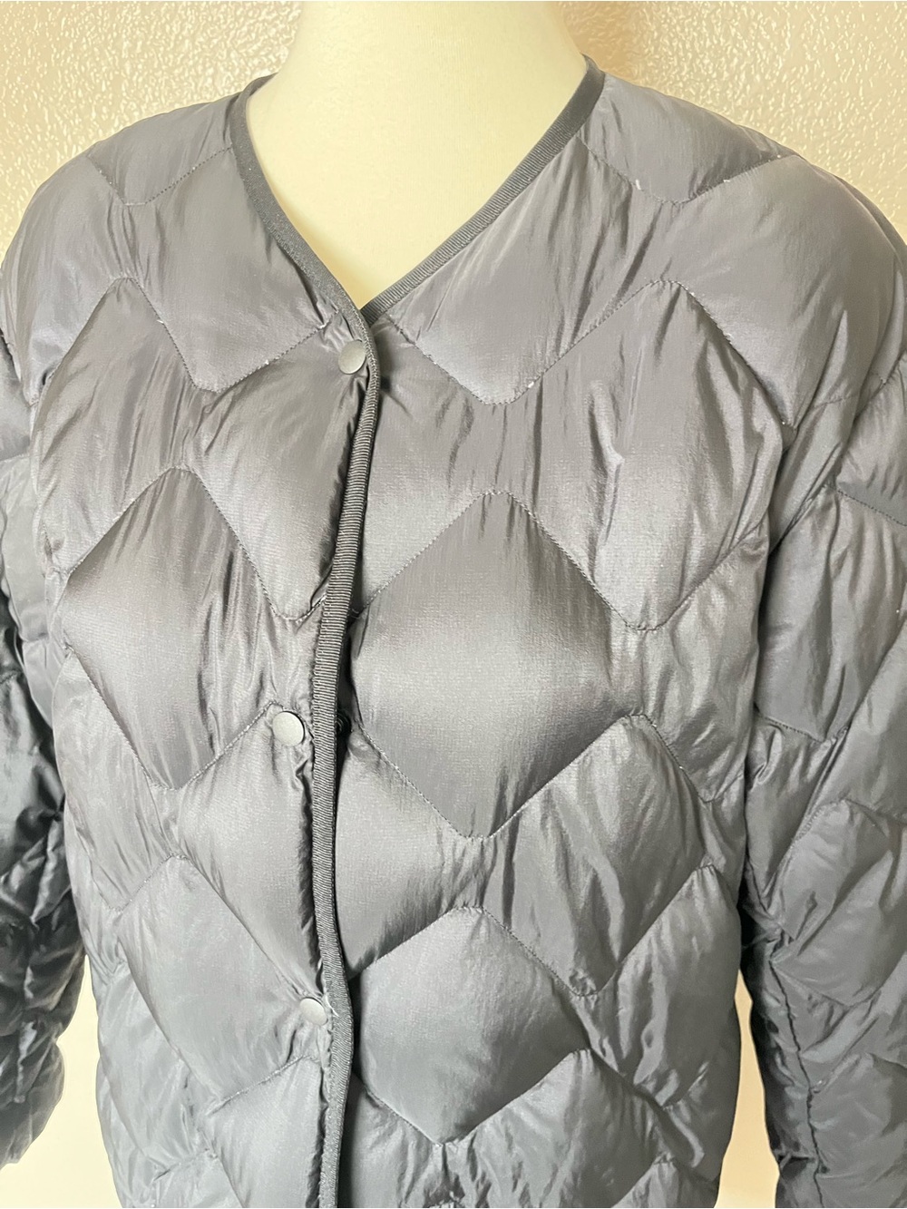 Uniqlo ultra Light down jacket Medium - Picture 2 of 9